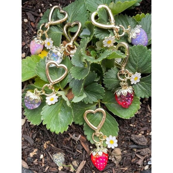 ✨ Agromusk Women Red Cute Strawberry Heart Flower Daisy Bag Charms Key Chains - Picture 2 of 8